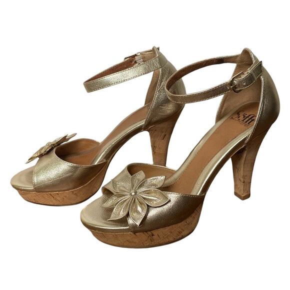 Sofft Women’s St.‎ Germain metallic gold floral Strappy platform heel sandals - Picture 1 of 9